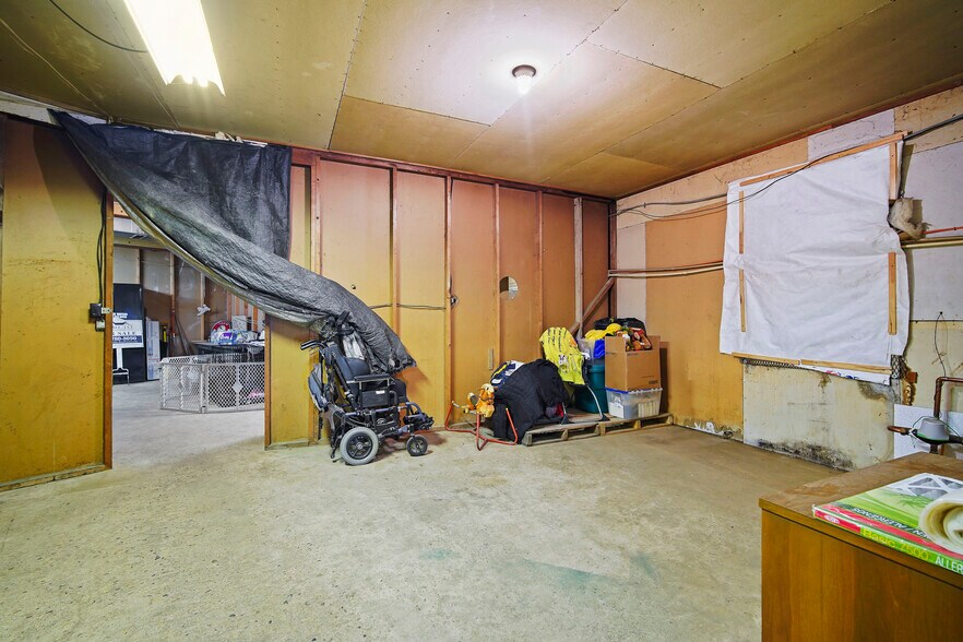 More Photos Of 3980 Ann Arbor Rd, Jackson Light Manufacturing For Sale