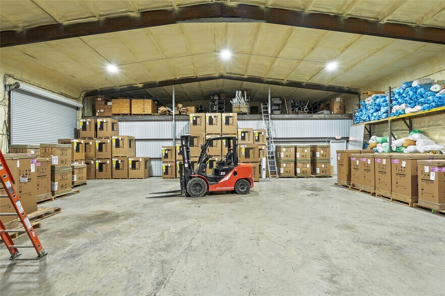 More Photos Of 600-608 FM 981, Blue Ridge Warehouse For Sale