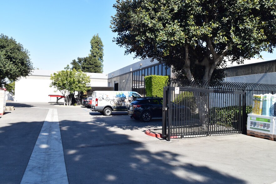 More Photos Of 1683 Sierra Madre Cir, Placentia Warehouse For Lease