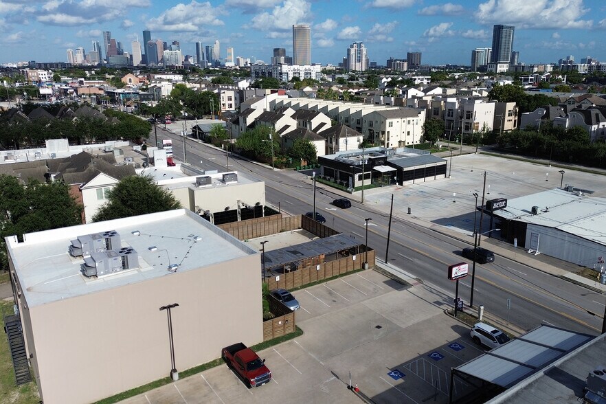 Primary Photo Of 5316 Washington Ave, Houston Bar For Lease