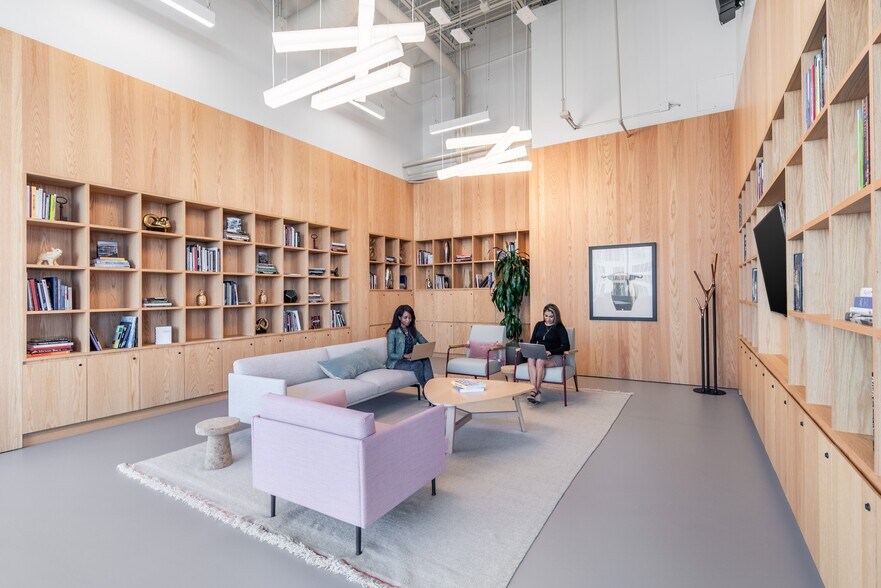 More Photos Of 800 Town And Country Blvd, Houston Coworking Space