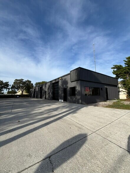 Primary Photo Of 230 W Marvin Ave, Longwood Warehouse For Lease