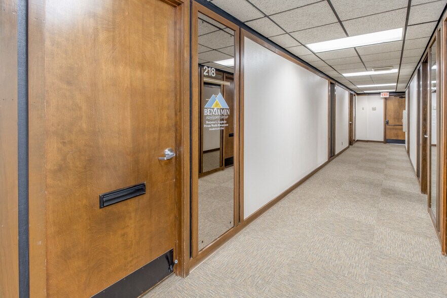 More Photos Of 1900 N Amidon St, Wichita Office For Sale