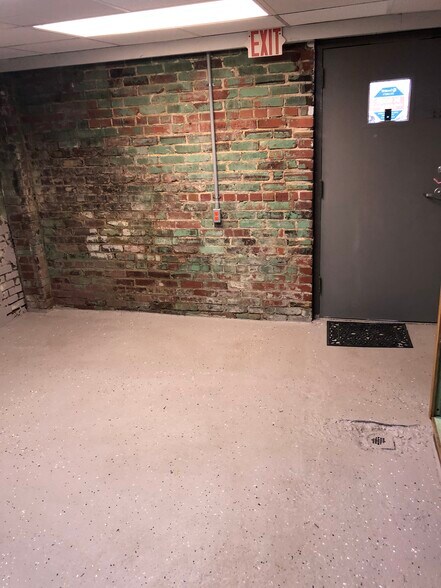 More Photos Of 109 W Monroe St, Herrin Storefront Retail Residential For Sale