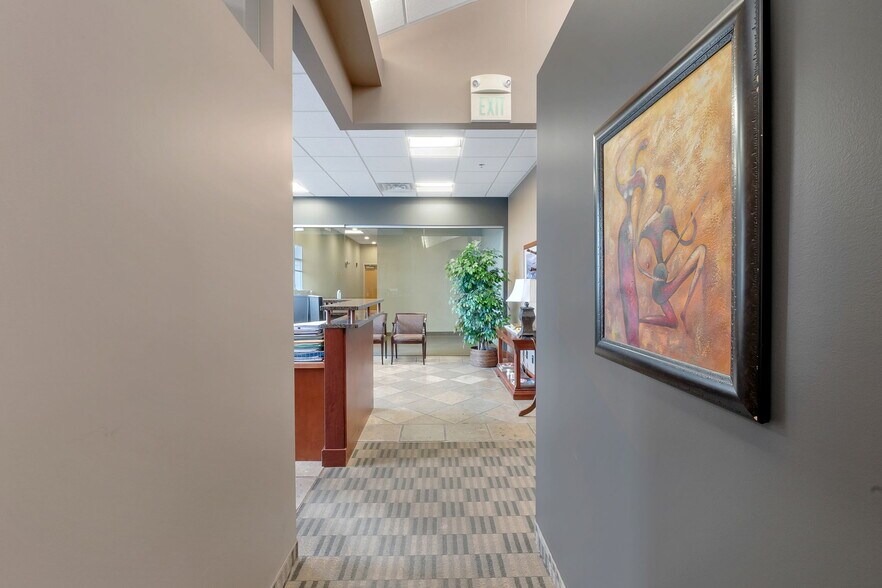 More Photos Of 7430 S Creek Rd, Sandy Office For Lease
