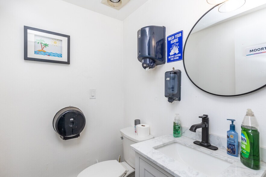 More Photos Of 450 S 4th St, Elko Warehouse For Lease