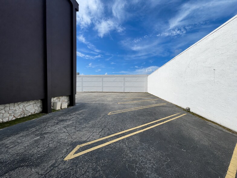 More Photos Of 2150 NW 21st St, Miami Office For Lease