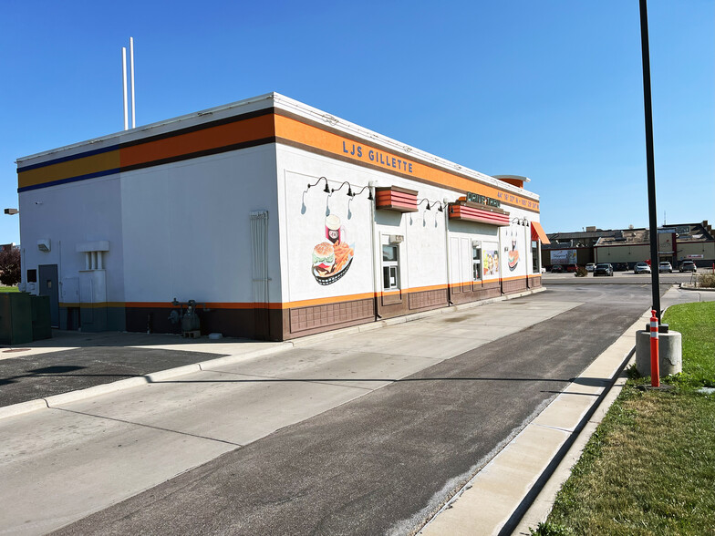 More Photos Of 1920 Cliff Davis Ave, Gillette Restaurant For Sale