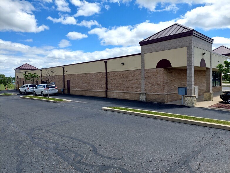More Photos Of 825 Lexington Blvd, Fort Atkinson Freestanding For Lease
