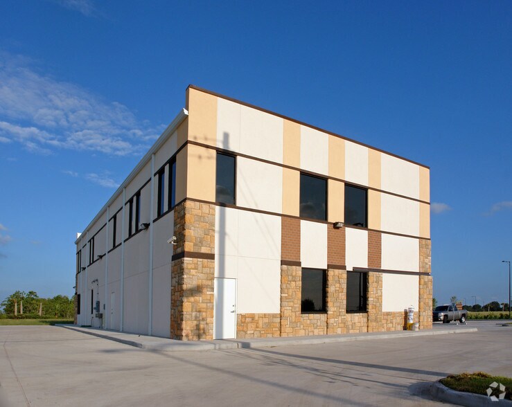 More Photos Of 11450 Space Center Blvd, Houston Medical For Lease