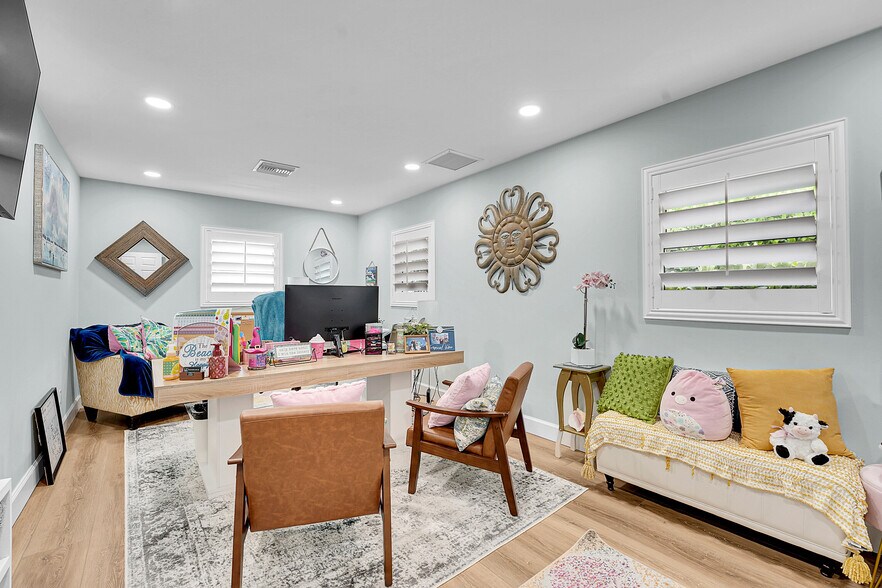 More Photos Of 101 SE Martin Luther King Jr Blvd, Stuart Office For Sale