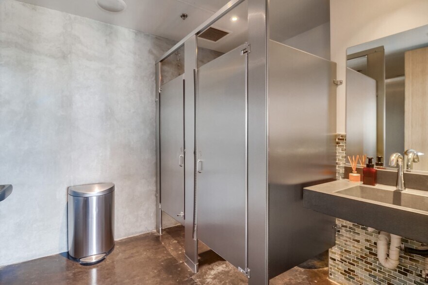 More Photos Of 1350 Columbia St, San Diego Loft Creative Space For Sale