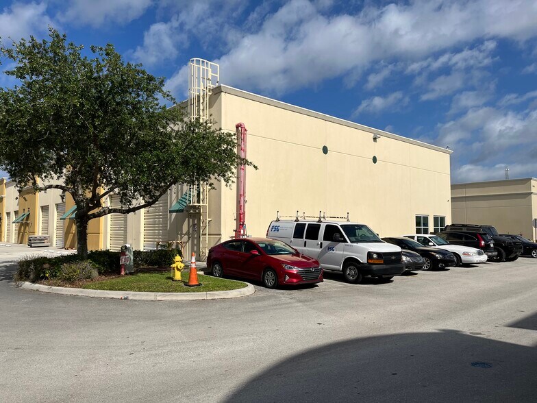 More Photos Of 10388 State Road 84, Davie Warehouse For Lease