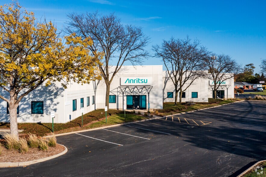 More Photos Of 901-951 Cambridge Dr, Elk Grove Village Warehouse For Lease