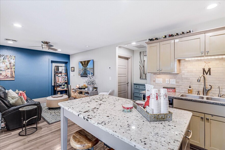 More Photos Of 121 Cut Off Rd, Port Aransas Office Residential For Sale