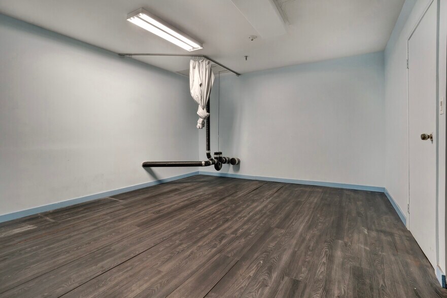 More Photos Of 127 Bedford Ave, Brooklyn Storefront Retail Office For Lease