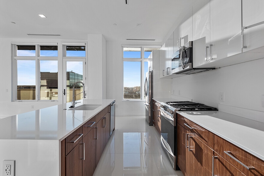 More Photos Of 400 S Old Woodward Ave, Birmingham Apartments For Sale