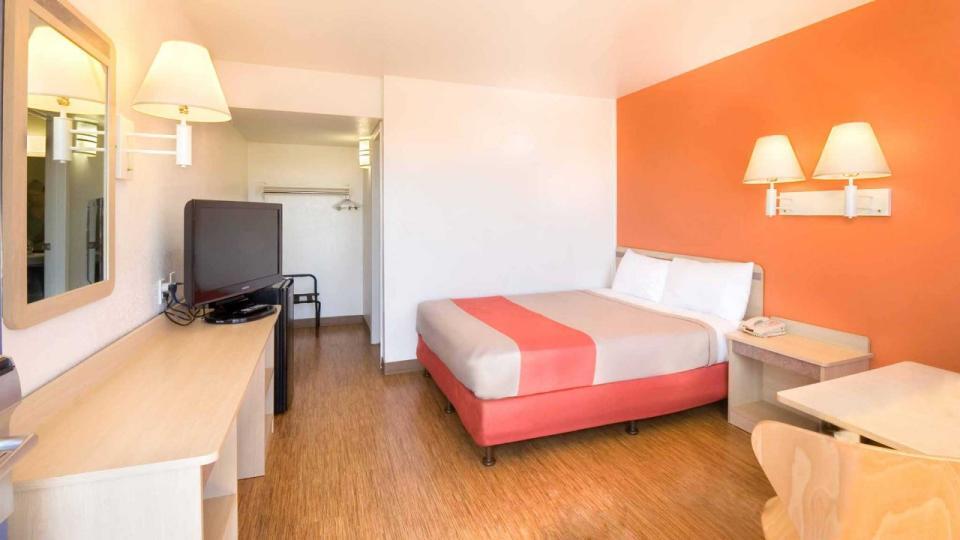 More Photos Of 325 SE Nye Ave, Pendleton Hotel For Sale