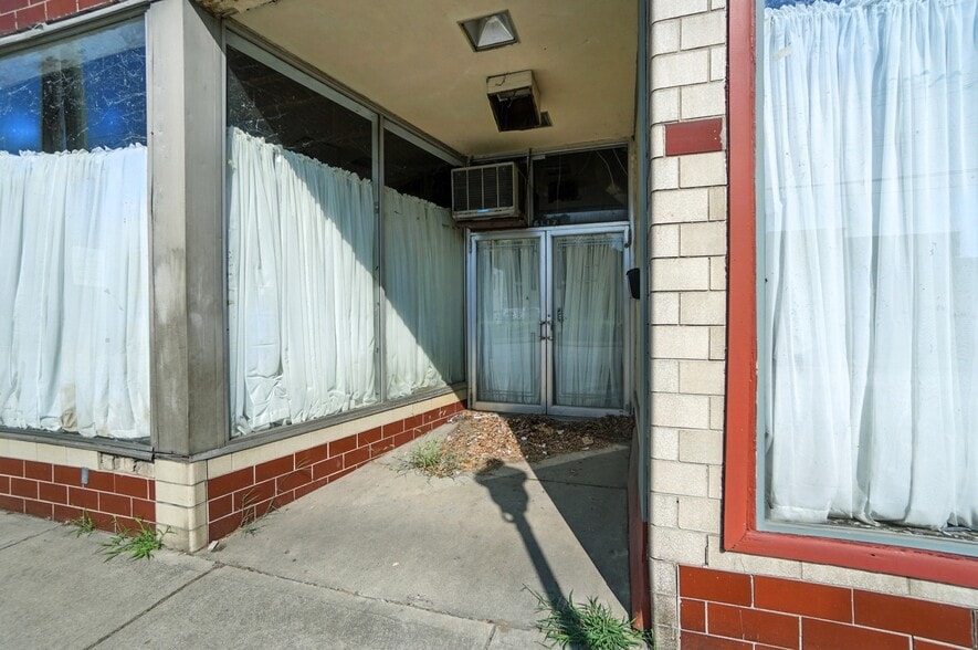 More Photos Of 6105-6117 Vine St, Cincinnati Storefront Retail Residential For Sale