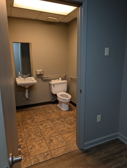 More Photos Of 2033 E Race Ave, Searcy General Retail For Lease