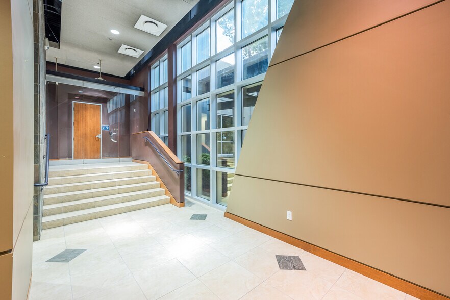 More Photos Of 5555 Northwest Pky, San Antonio Office For Lease