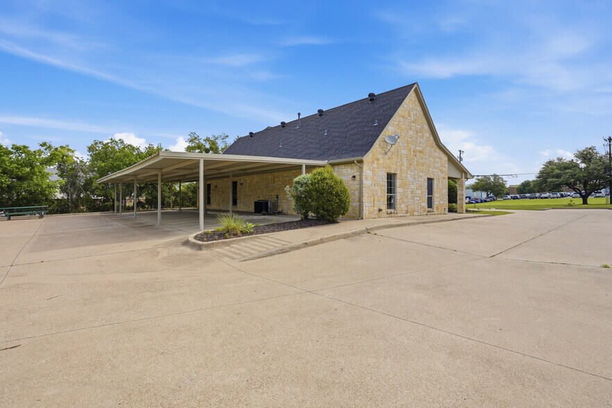 More Photos Of 914 Foster Ln, Weatherford Healthcare For Lease