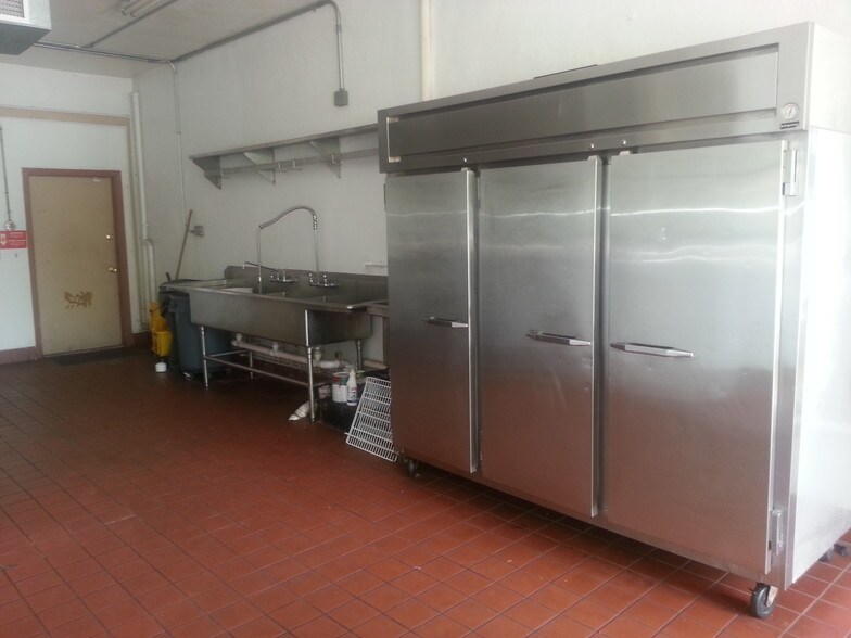 More Photos Of 2134-2140 9th Ave N, Saint Petersburg General Retail For Lease