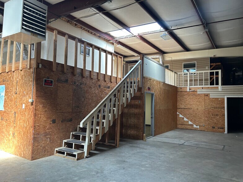 More Photos Of 9296 S Main St, Jonesboro Service For Sale