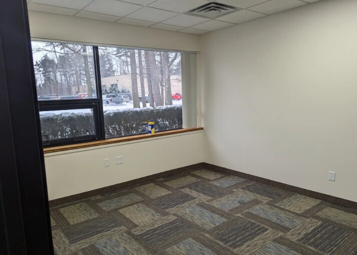 More Photos Of 4305 Pineview Blvd, Commerce Township Research And Development For Lease