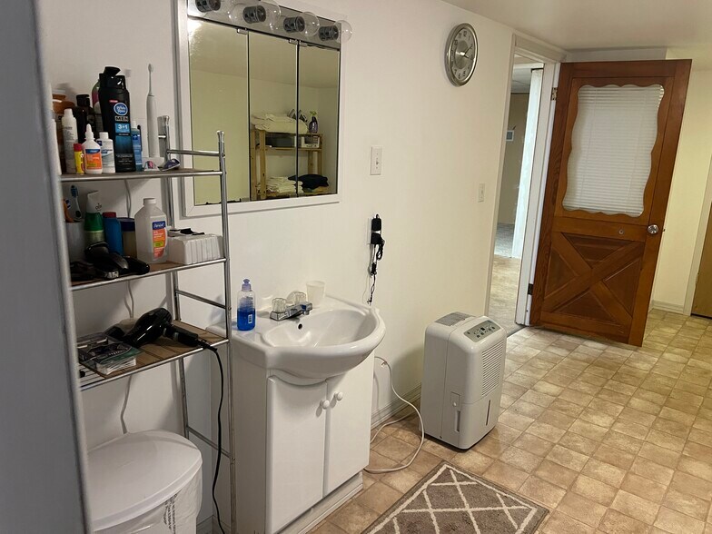 More Photos Of 300 E Broadway Blvd, Johnston City Specialty For Sale