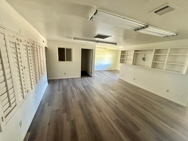 More Photos Of 13272 E Central Ave, Mayer General Retail For Lease