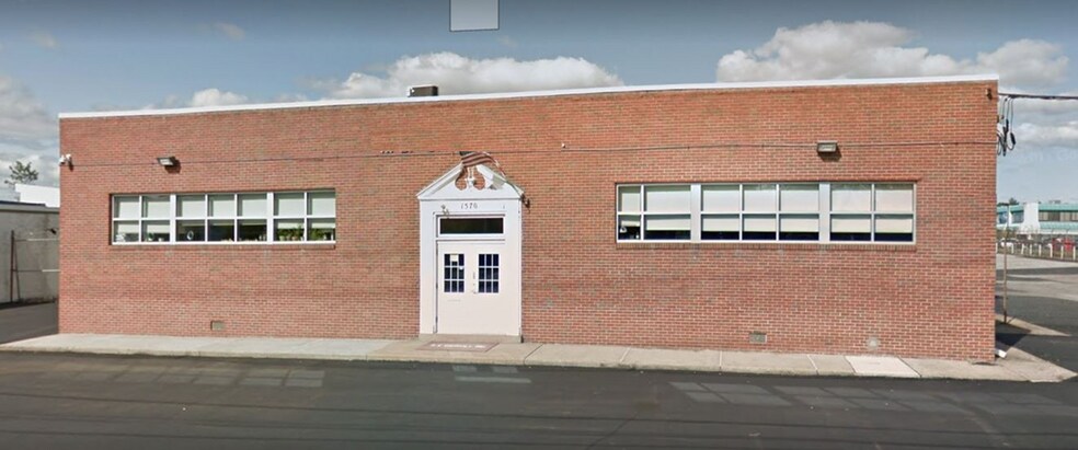 More Photos Of 1570 N Olden Ave, Ewing Light Distribution For Sale