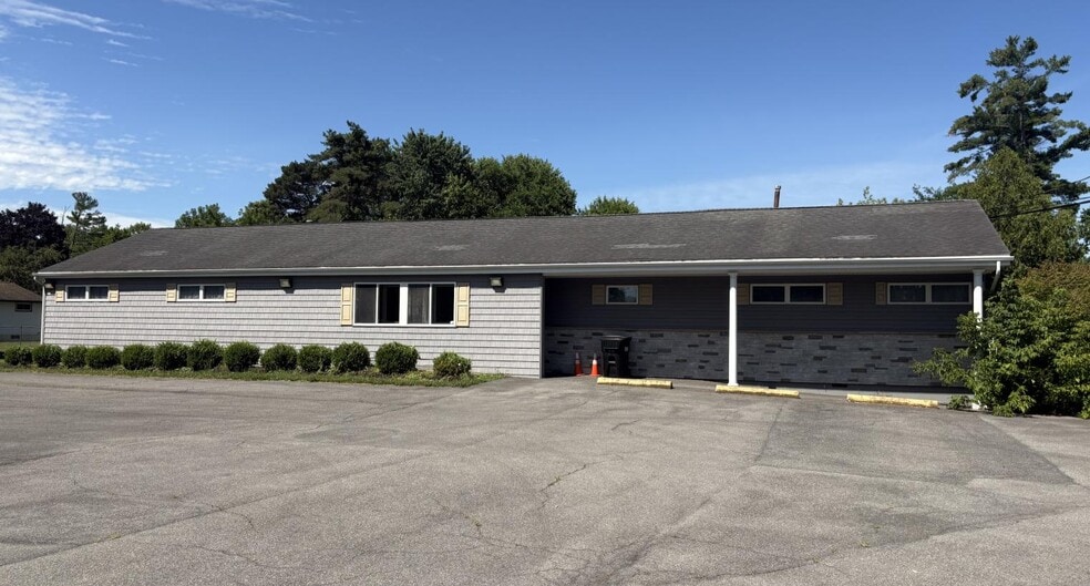 Primary Photo Of 7711 Oswego Rd, Liverpool Medical For Lease