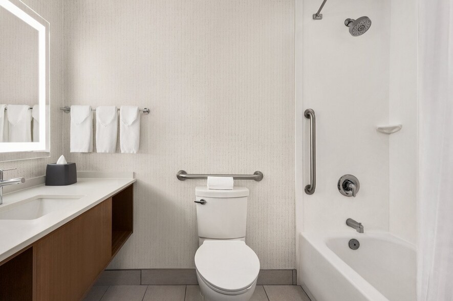 More Photos Of 2901 John Hawkins Pky, Birmingham Hotel For Sale