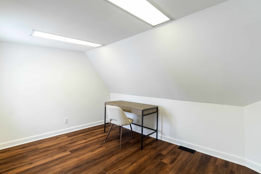 More Photos Of 4105 Hillsboro Cir, Nashville Office For Sale