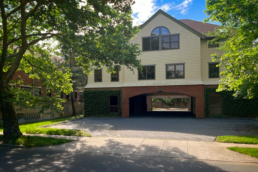 Primary Photo Of 135 Rennell Dr, Southport Office For Sale