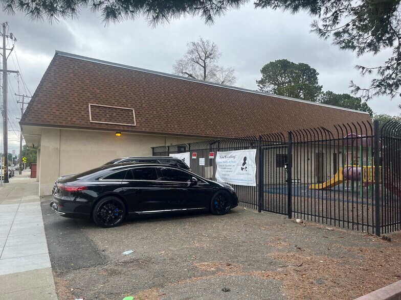 More Photos Of 5909 Camden St, Oakland Daycare Center For Sale
