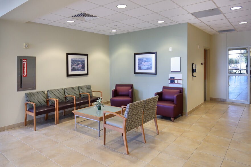 More Photos Of 1905 Doctors Hospital Dr, Bridgeport Healthcare For Sale