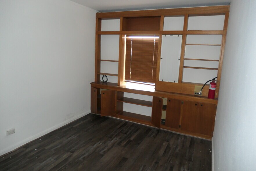 More Photos Of 7642 Park Place Blvd, Houston Office For Lease