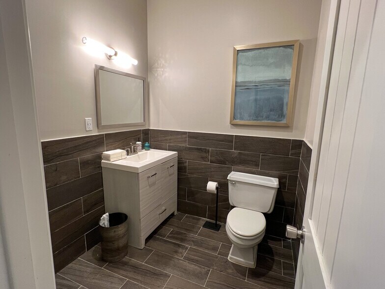 More Photos Of 4733 Don Dr, Dallas Warehouse For Sale