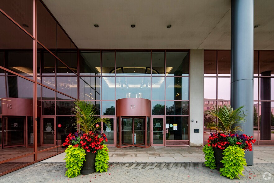 More Photos Of 27 Allstate Pky, Markham Office For Lease