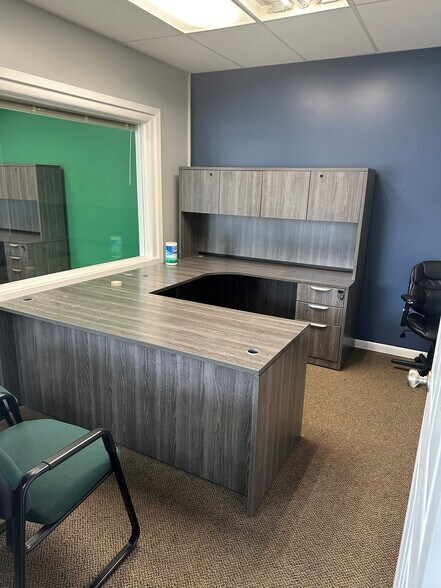 More Photos Of 403 E Wood St, Paris Office For Lease