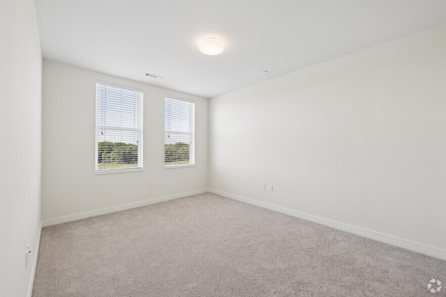 More Photos Of 10 Patriot Pky, South Weymouth Apartments For Lease