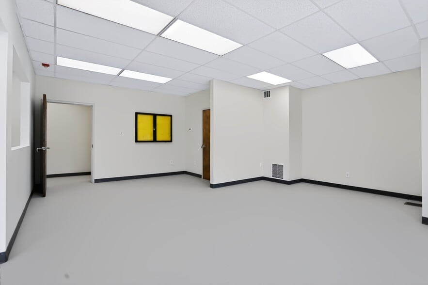 More Photos Of 6635 E 21st St, Indianapolis Office For Sale