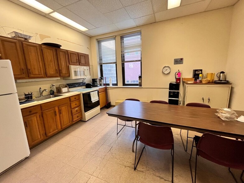 More Photos Of 141 E Market St, York Medical For Sale