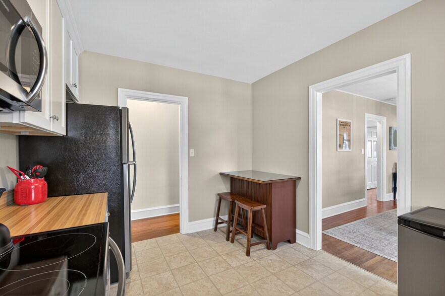 More Photos Of 51 N Main St, Manheim General Retail For Sale