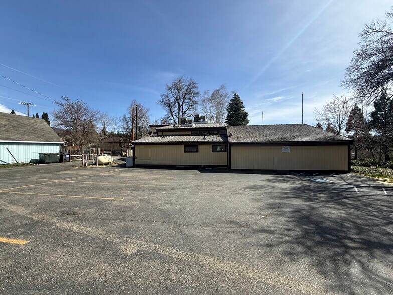 More Photos Of 520 N Mount Shasta Blvd, Mount Shasta General Retail For Sale