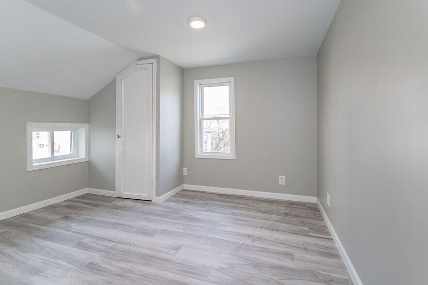 More Photos Of 4527 South St, Jamesville General Retail For Sale