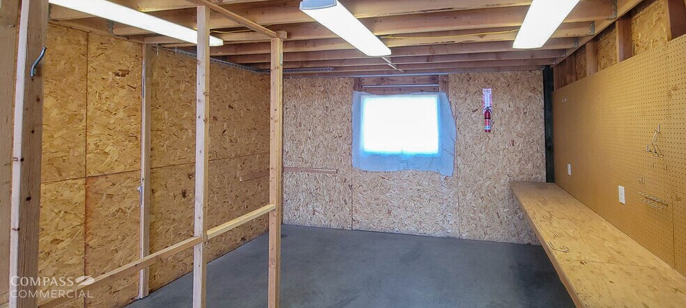 More Photos Of 20580 Painters Ct, Bend Industrial For Lease