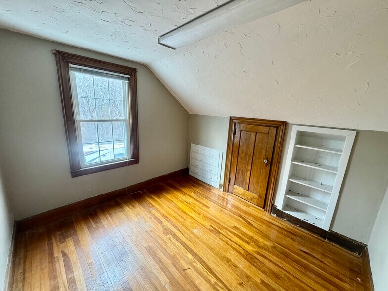 More Photos Of 110 Main St, Kingston Office For Sale